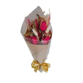 Buqu� de rosas de lascas de madeira