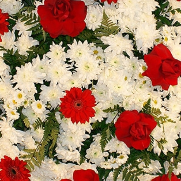 Coroa de flores naturais vermelha e branca P