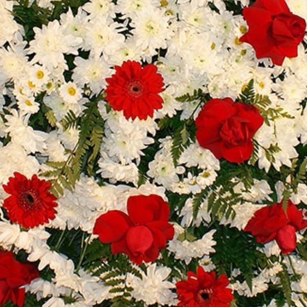 Coroa de flores naturais vermelha e branca P