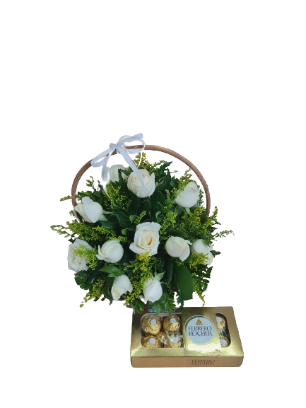 Cesta com 15 rosas brancas e chocolate
