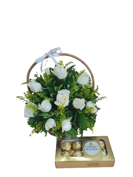 Cesta com 15 rosas brancas e chocolate