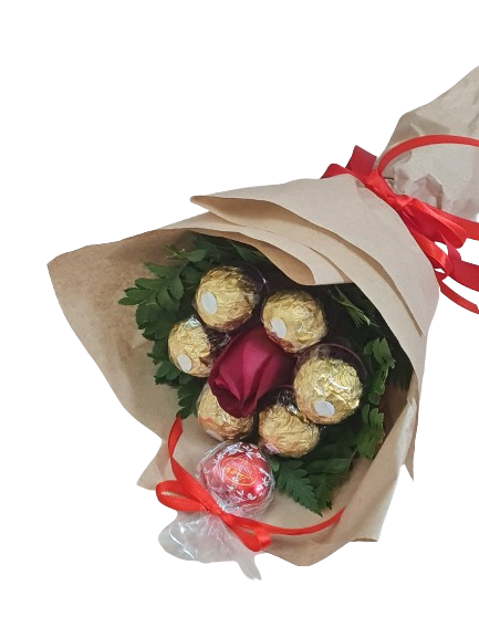 Buqu� com rosa unit�ria e bombons
