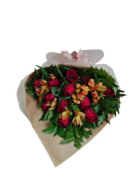 Ramalhete de rosas e alstroemerias